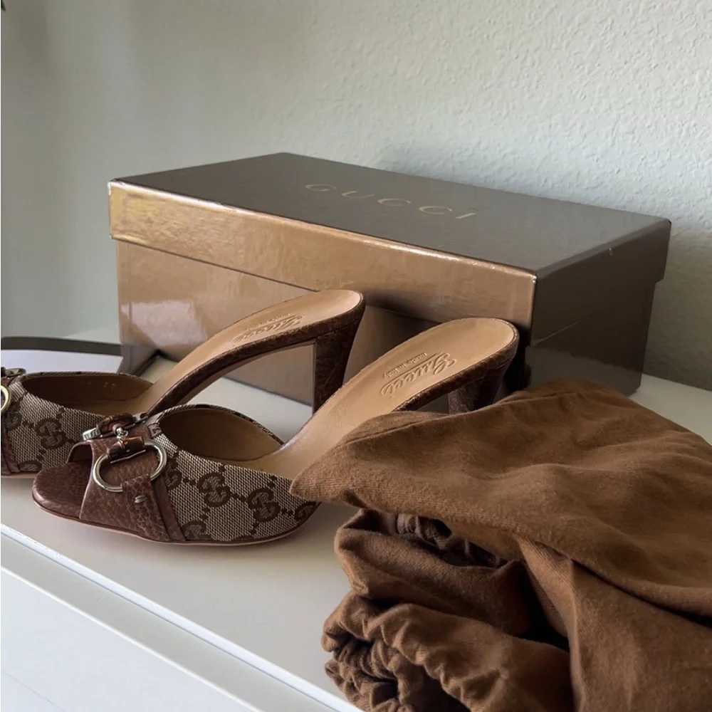 Gucci Brown Kitten Heel Shoes with Bow Detail - Picture 2 of 10